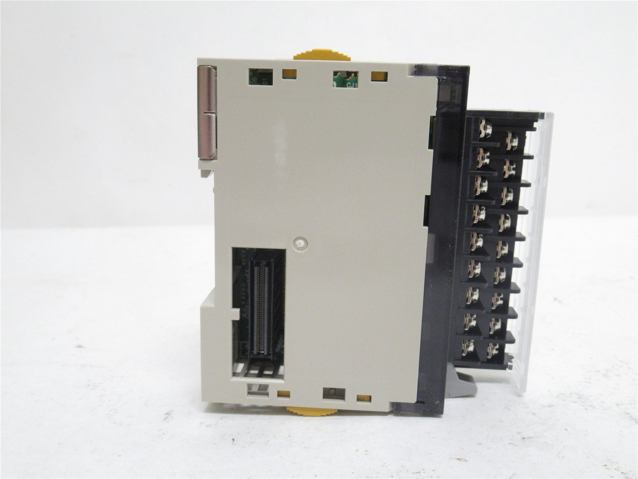 Omron CJ1W-0C211; Output Module; 250VAC; DIN Rail