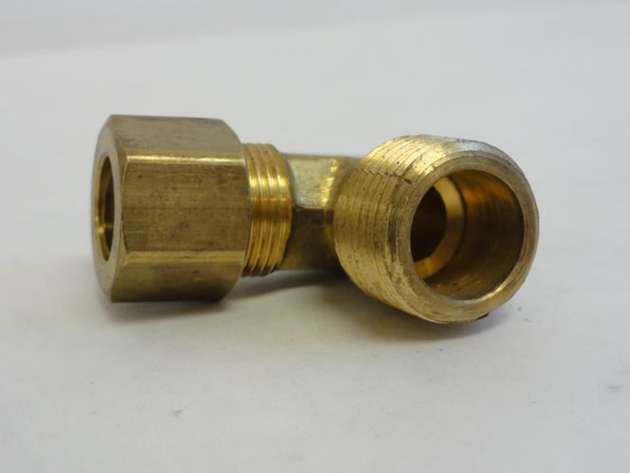 MFG- 8-8 CBZ-B; Compression Elbow 90Deg; # 8 Tube x 1/2 MNPT