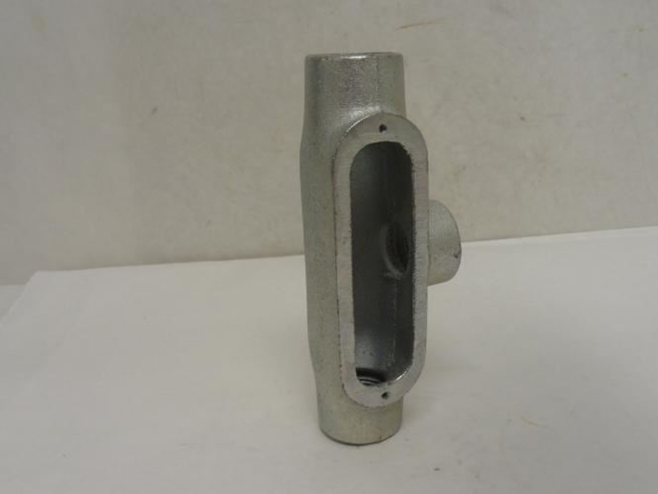 O-Z Gedney T-100; Conduit Body; Type: T; 1NPT; Malleable Iron