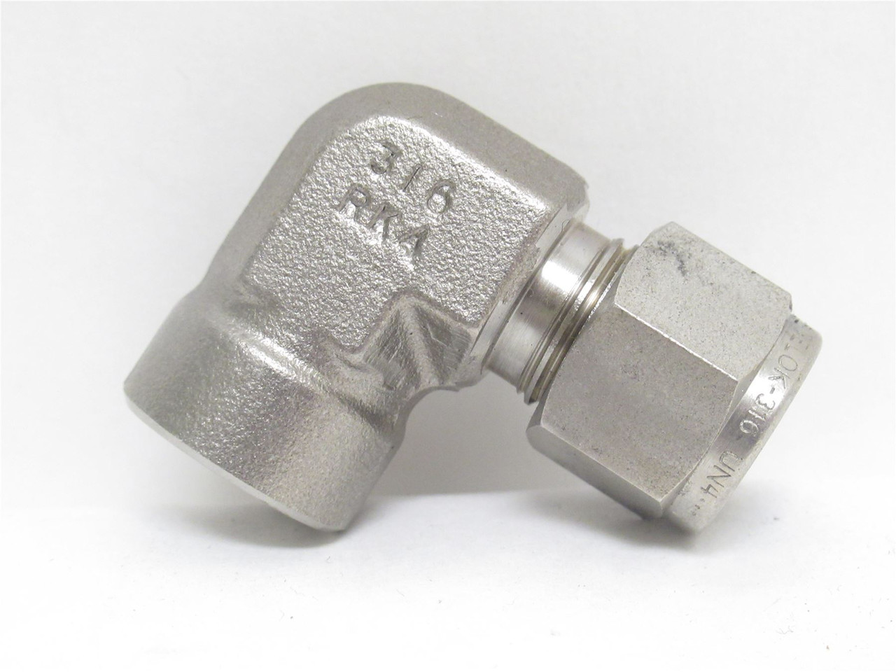 Swagelok SS-600-8-6; Air Elbow; SS-316; 90Deg 3/8" x 3/8 FNPT