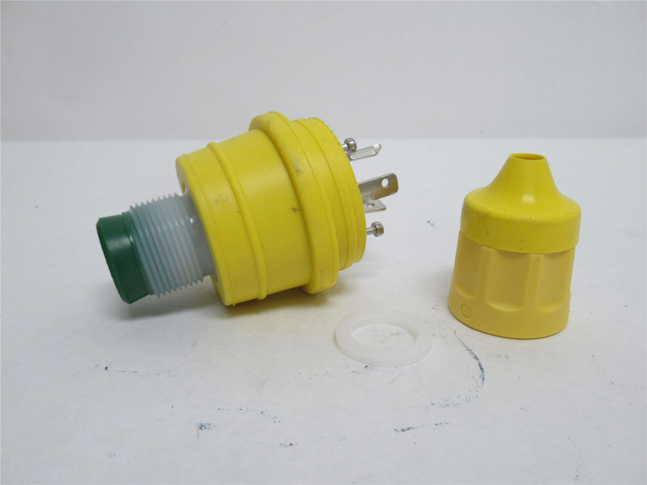 Leviton 26W47; Watertight Locking Plug 20A 125VAC NEMA: L5-20P