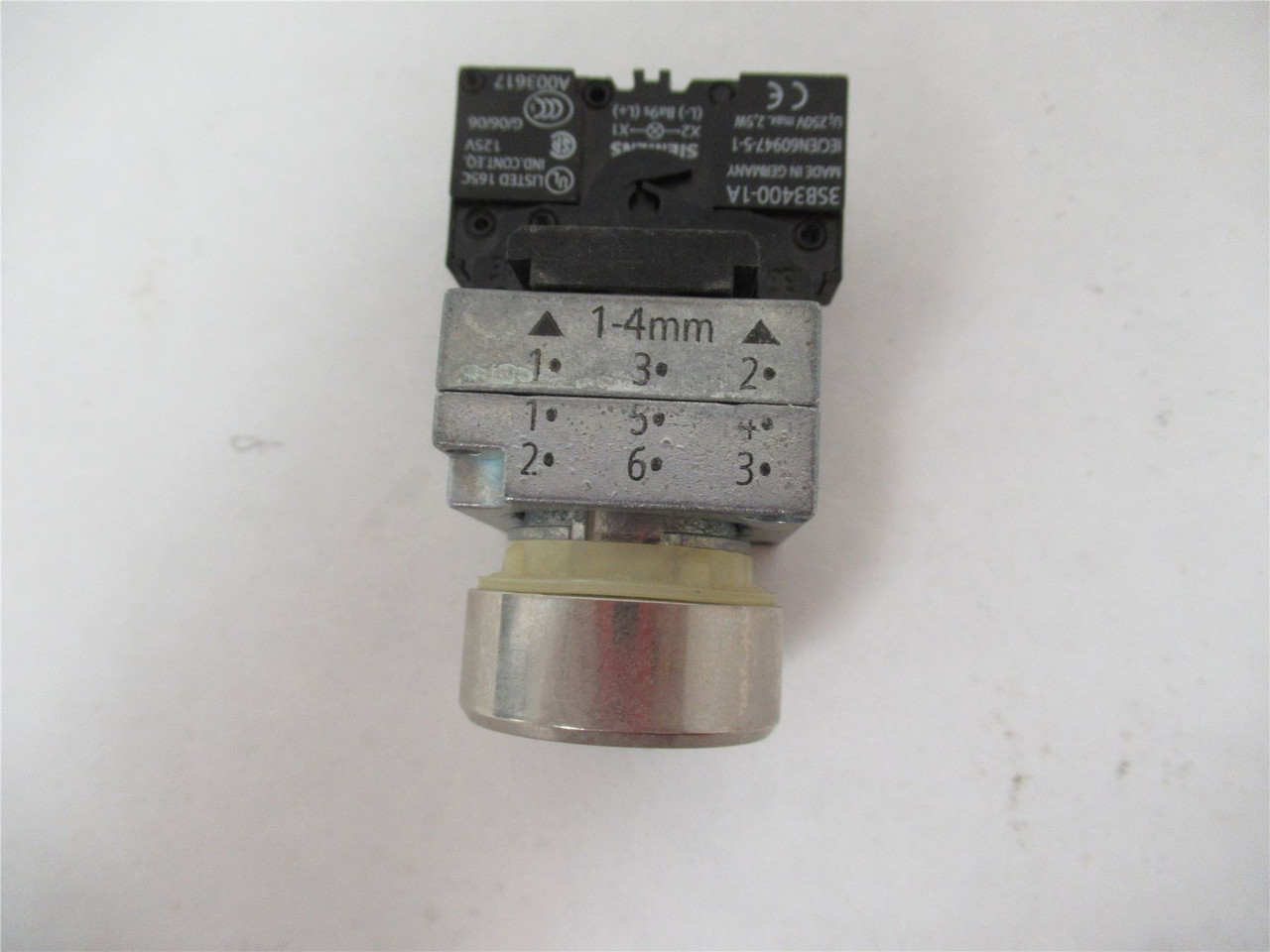 Siemens 3SB3400-0B; Pushbutton Switch 30mm