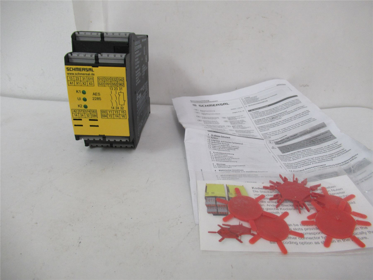 Schmersal AES2285; Safety Controller 24 VDC 2A