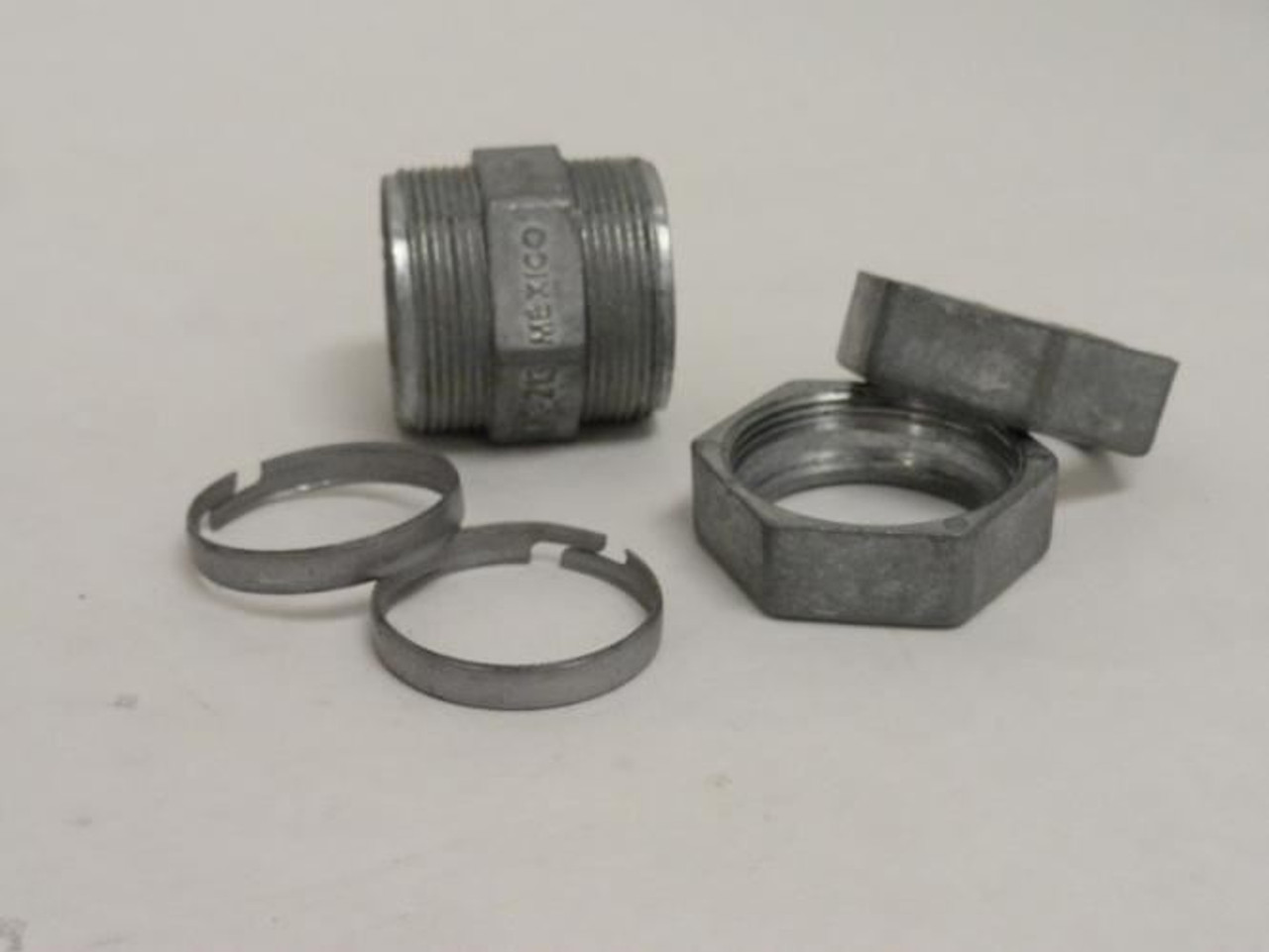 T&B TK-213-SC; EMT Compression Coupling; Size: 1"; Zinc