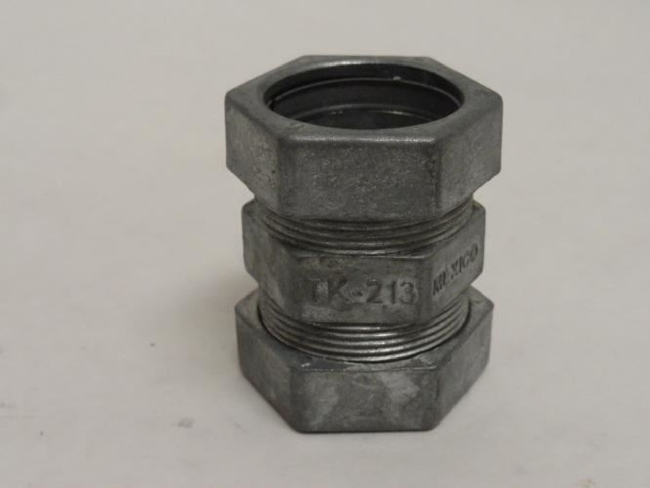 T&B TK-213-SC; EMT Compression Coupling; Size: 1"; Zinc