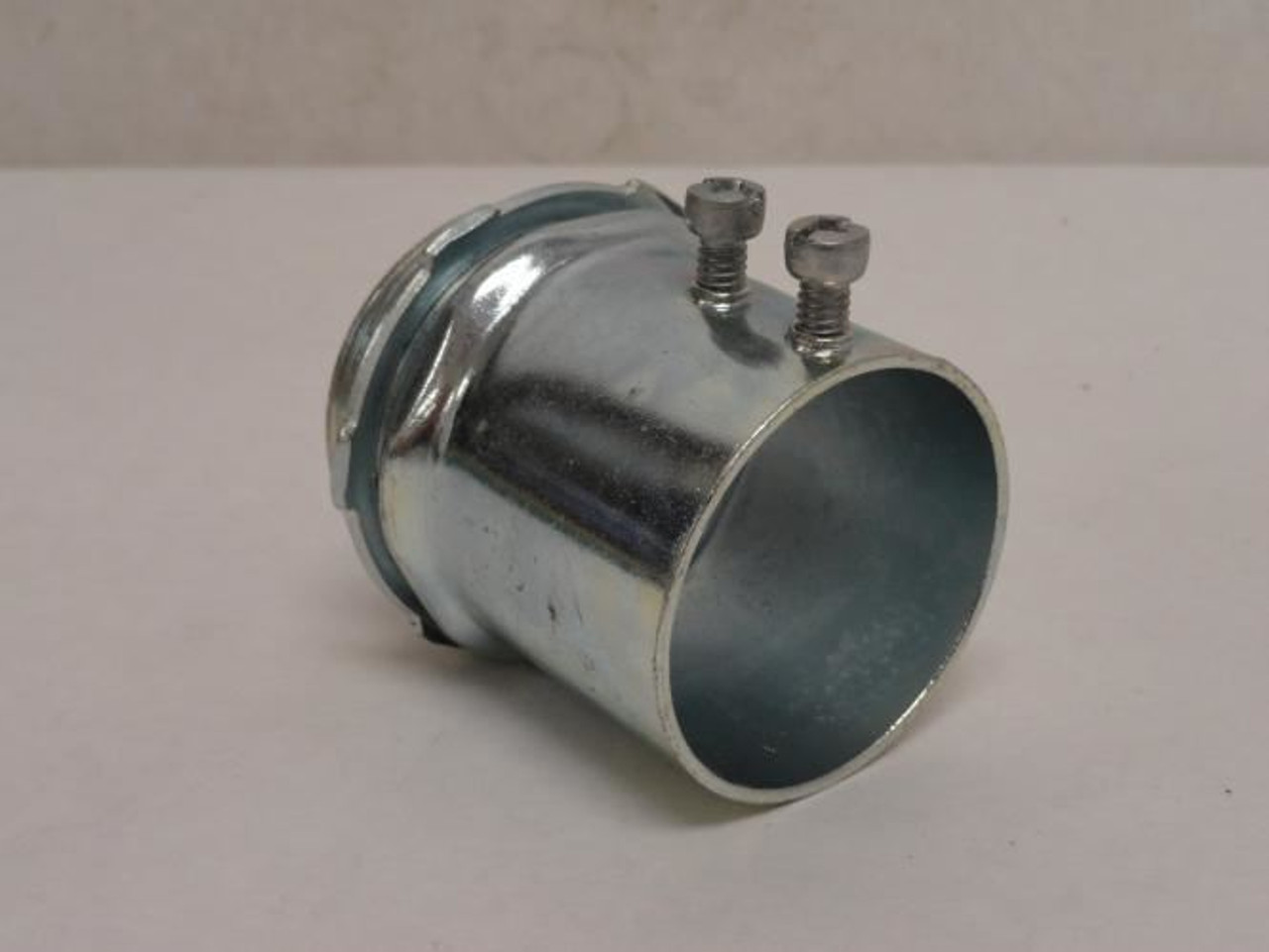 Industry-Std 52AV50; Set Screw Connector; 2" EMT