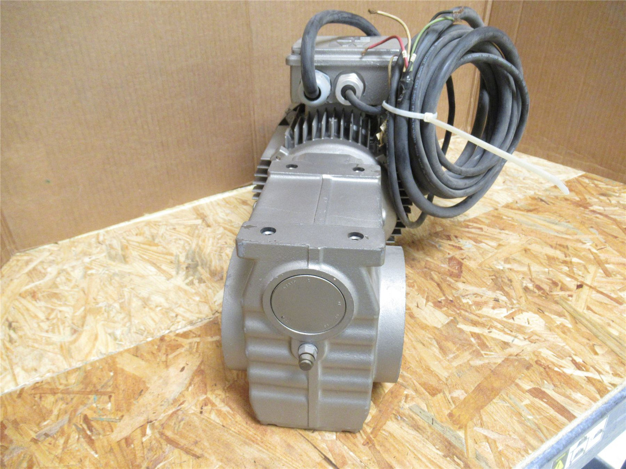 SEW SA57DT90L8/4BMG2HRU; AC Gearmotor; 2-Speed; 14:24 Ratio