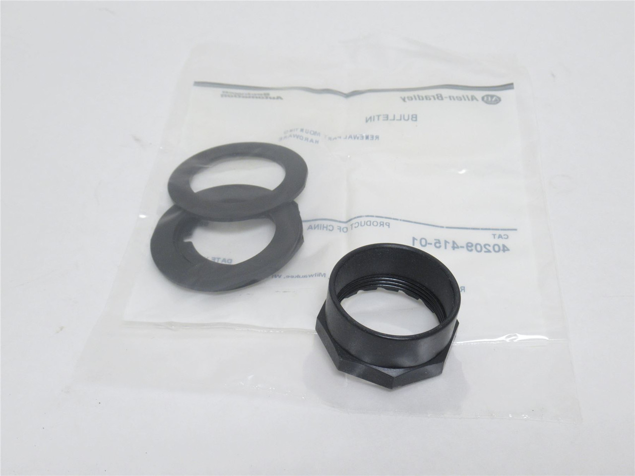 Allen-Bradley 800H-DR1J; Momentary Push Button; Green; 30mm