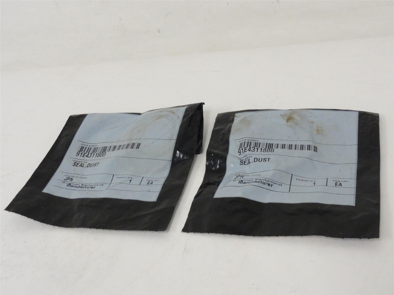 Mitsubishi 91E4311800; Lot-2 Dust Seals