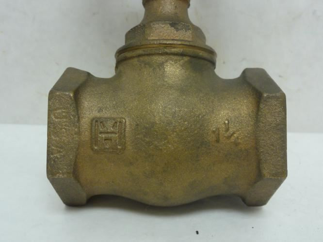 Hammond IB440 1-4; Bronze Globe Valve; 1-1/4 Fnpt; Class: 125