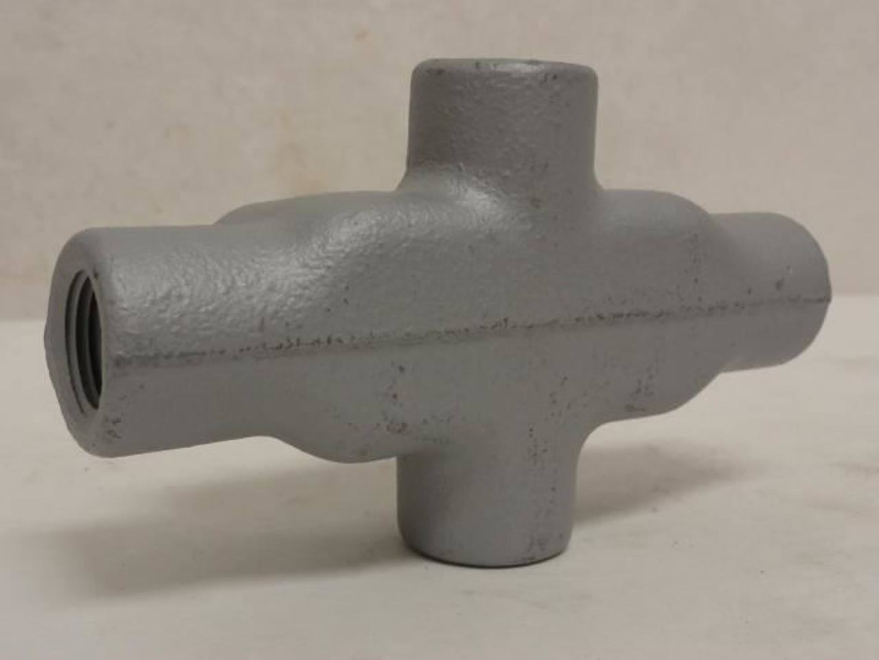 Appleton X17; Conduit Body; Type: X; 1/2 FNPT; Grayloy Iron