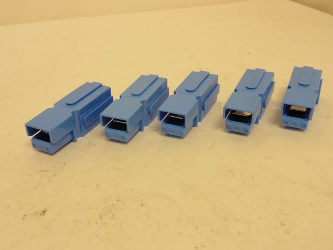 Anderson 5916; Lot-5 Connector Housing only-NOcontacts included