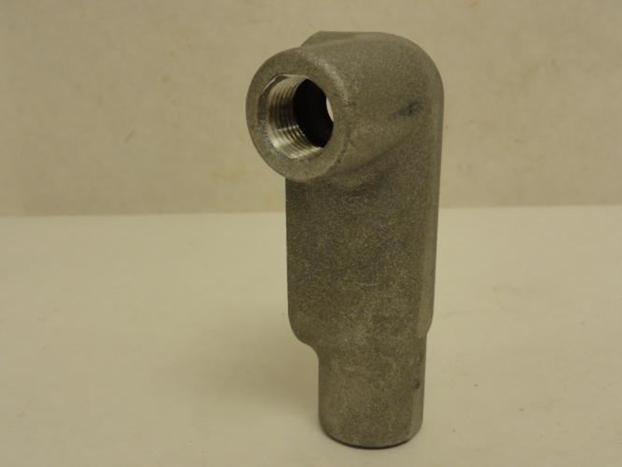 Crouse-Hinds LL17; Conduit Body; Type LL; 1/2 FNPT; Form 7