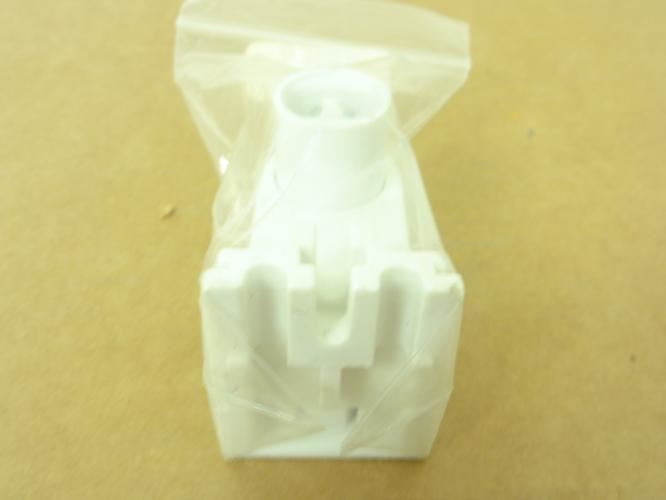 Leviton 13464; Lamp Plunger Vertical Holder