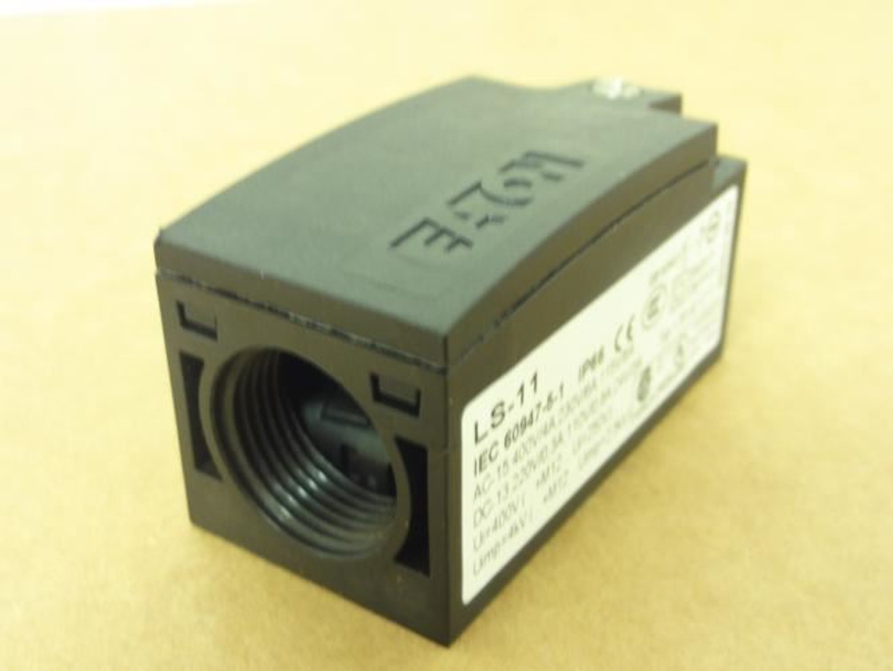 Eaton LS-11; Standard Action Limit Switch; Plunger; 415V; NO/NC