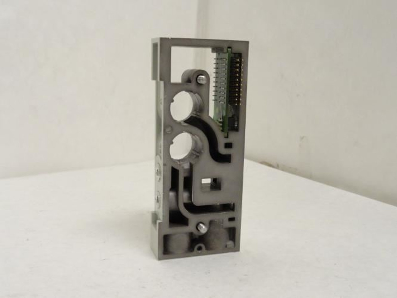 Numatics 2061373; Single Z-Board TM Side cylinder Port Manifold