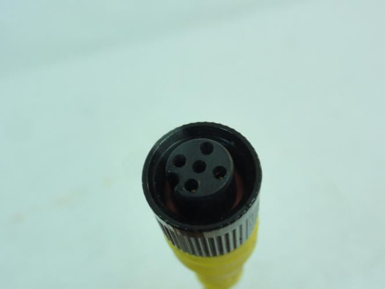 Brad Harrison 883032D01M010; Receptacle; 3P; 1M; 250V; 4A