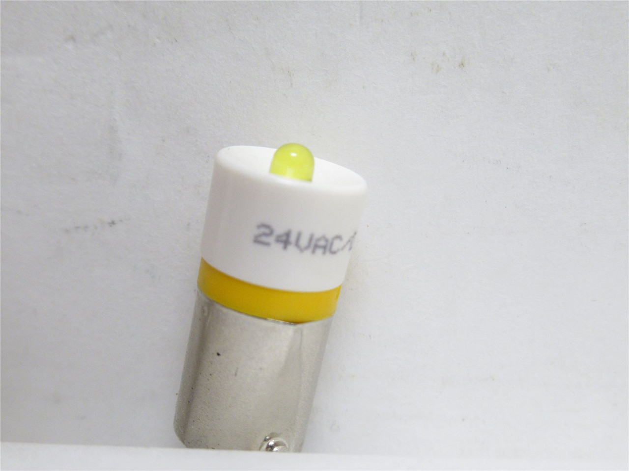 Siemens 3SB3901-1BA; Yellow LED Lamp; 24VAC/DC