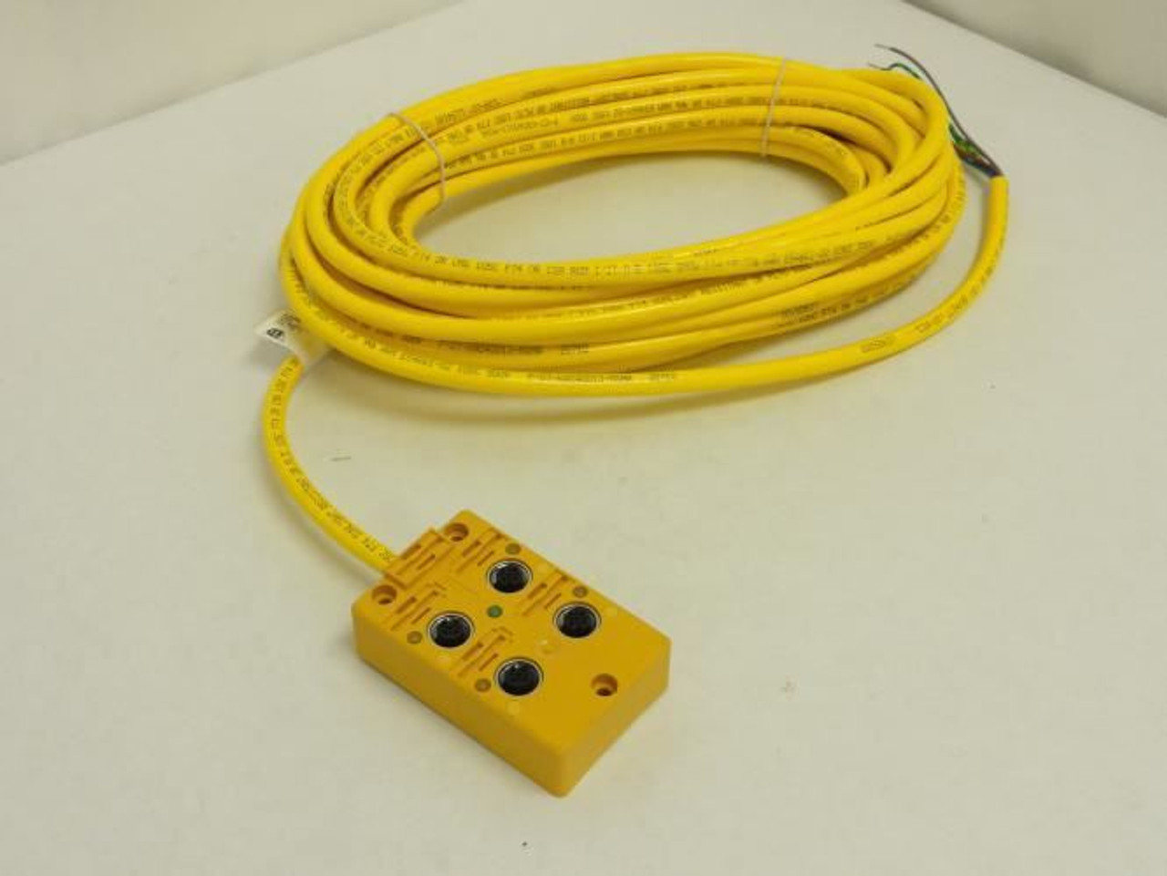 Turck VB40-P7X5-10; Junction Box U7108; 4-Port 10~48VDC 300VDC