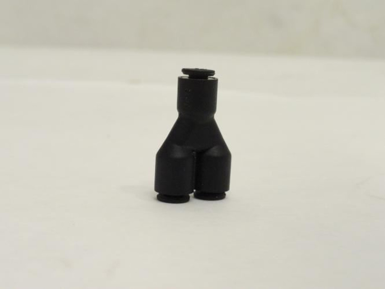 Legris 3140 53 00; Lot-10 Wye Plastic Tube Union; 1/8"; PTC; Black