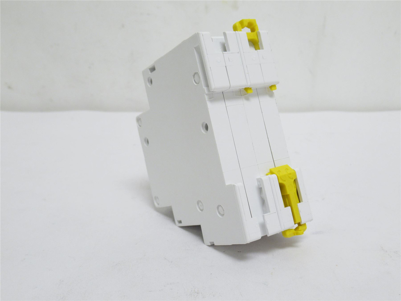 Schneider A9E18071; Linear Switch iSSW; 2-C/O; 20A ; 250VAC