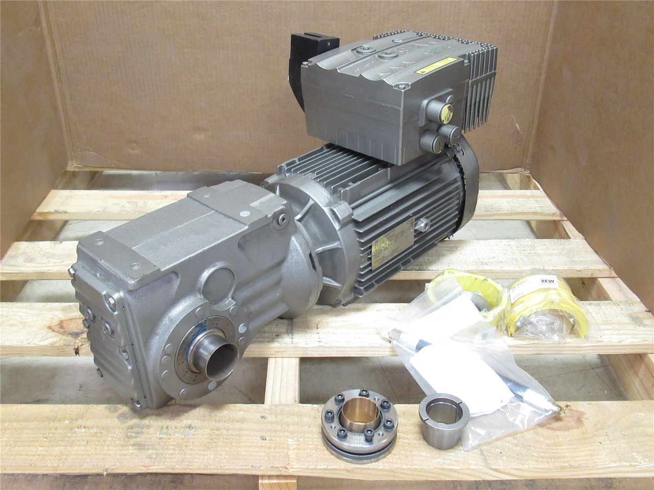 SEW KT47DRN100L4/MM22/MO; AC Gearmotor; 16.86:1 Ratio; 1/2HP
