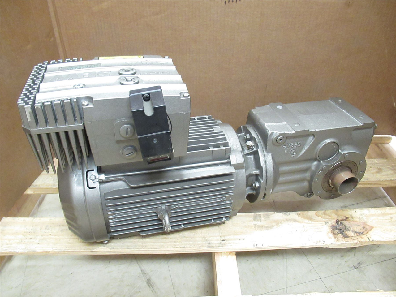 SEW KT47DRN100L4/MM22/MO; AC Gearmotor; 16.86:1 Ratio; 1/2HP