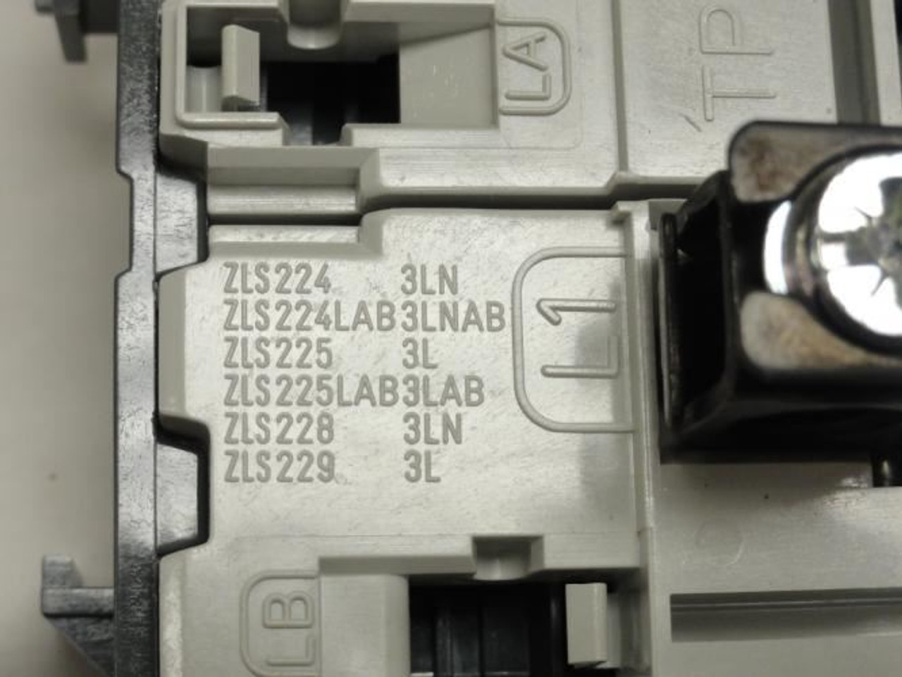 ABB ZLS224LAB3LNAB; Incoming Terminal Blocks W/Rail 160A; 600/100V