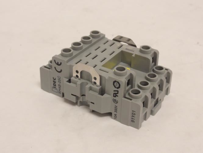 Idec SH4B-05C; Relay Socket; Panel; Screw; 14 Pin; 10A; 300V