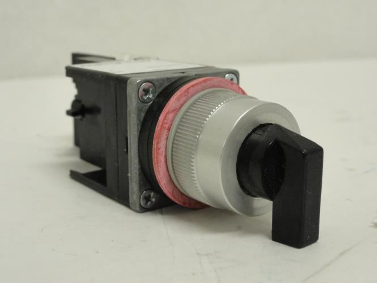 Allen-Bradley 800MR-JH2BLAK; Selector Switch 3-Pos; 10A; 600Vac