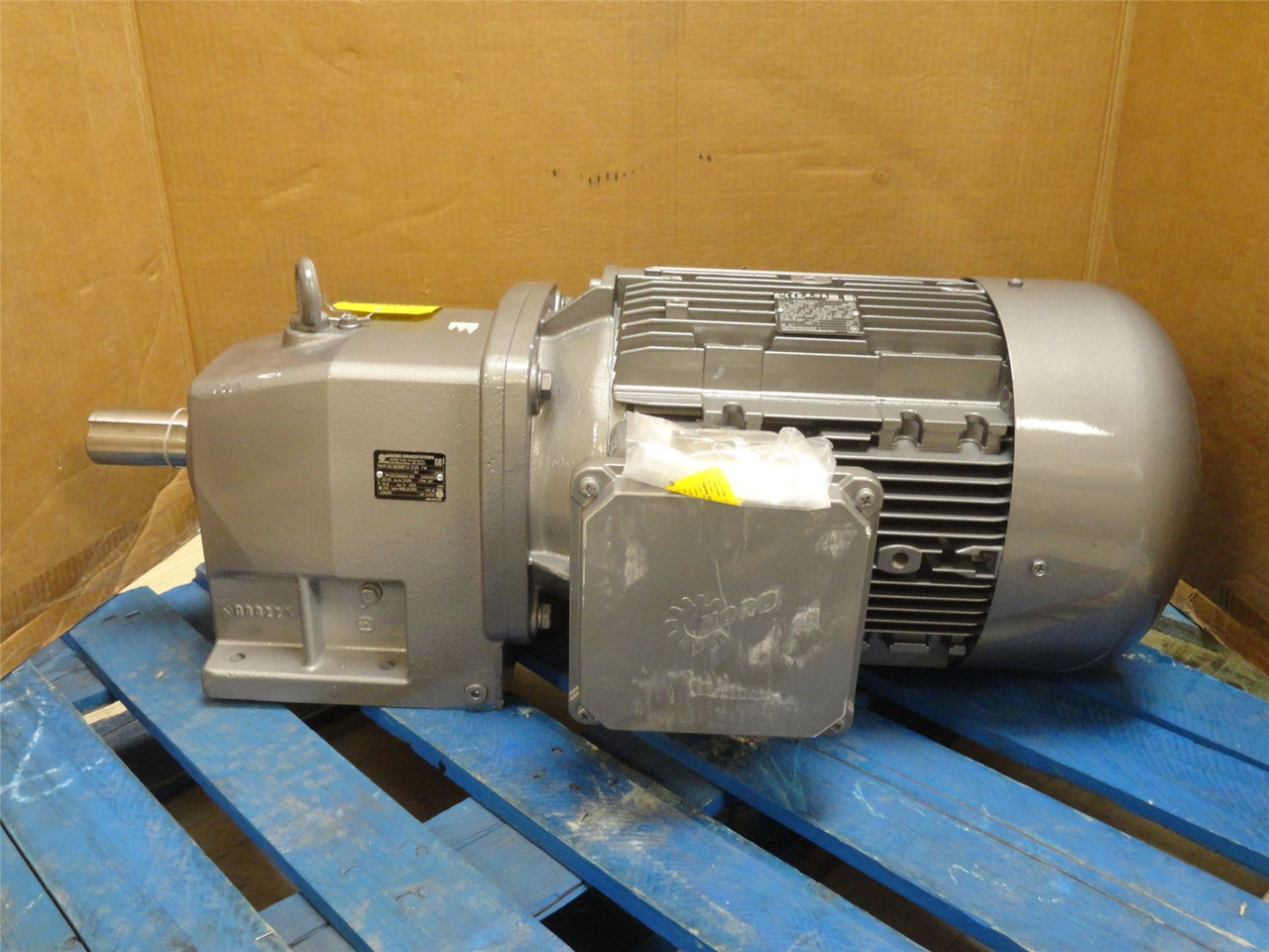 Nord 203296394-100; Gearmotor 42-160MP/4; 3.89:1 Ratio; 15HP