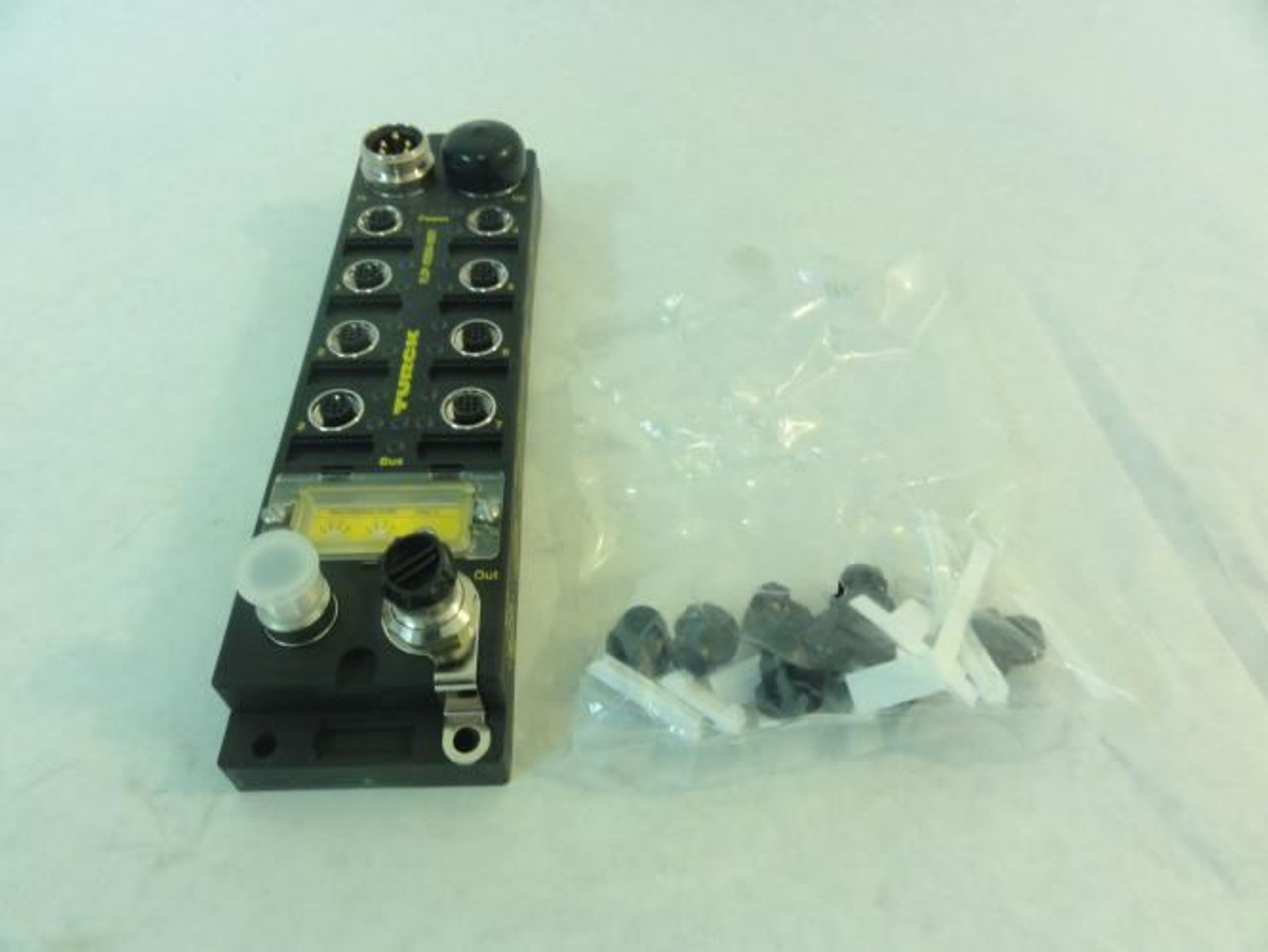 Turck 6825322; Bus Interface I/O Station; 18-30VDC
