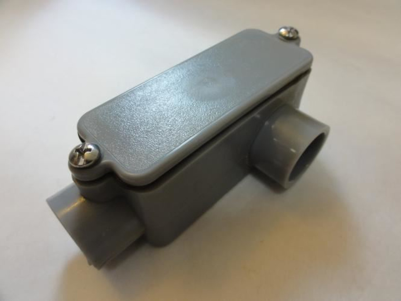 Carlon E985D; L-4 Conduit Body; Size: 1/2" LR; AWG-4