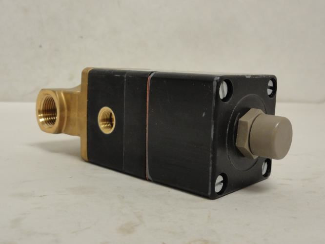 Burkert 132923; Pneumatic Solenoid Valve 3/8 NPT; 3~8BAR
