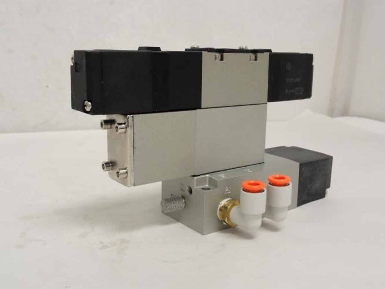 SMC NVFS2400-5F; Pneumatic Valve Assy; 0.15~1.0Mpa; 21-26VDC