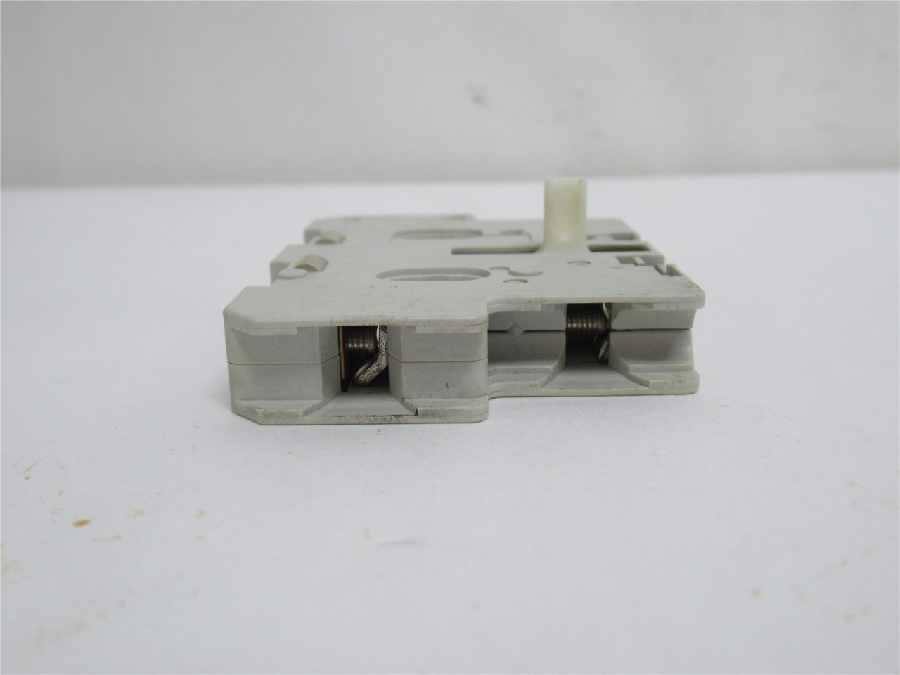 Siemens 3TY7561-1A; Aux Contact Block; 1-NO;1-NC; Left Side Mount