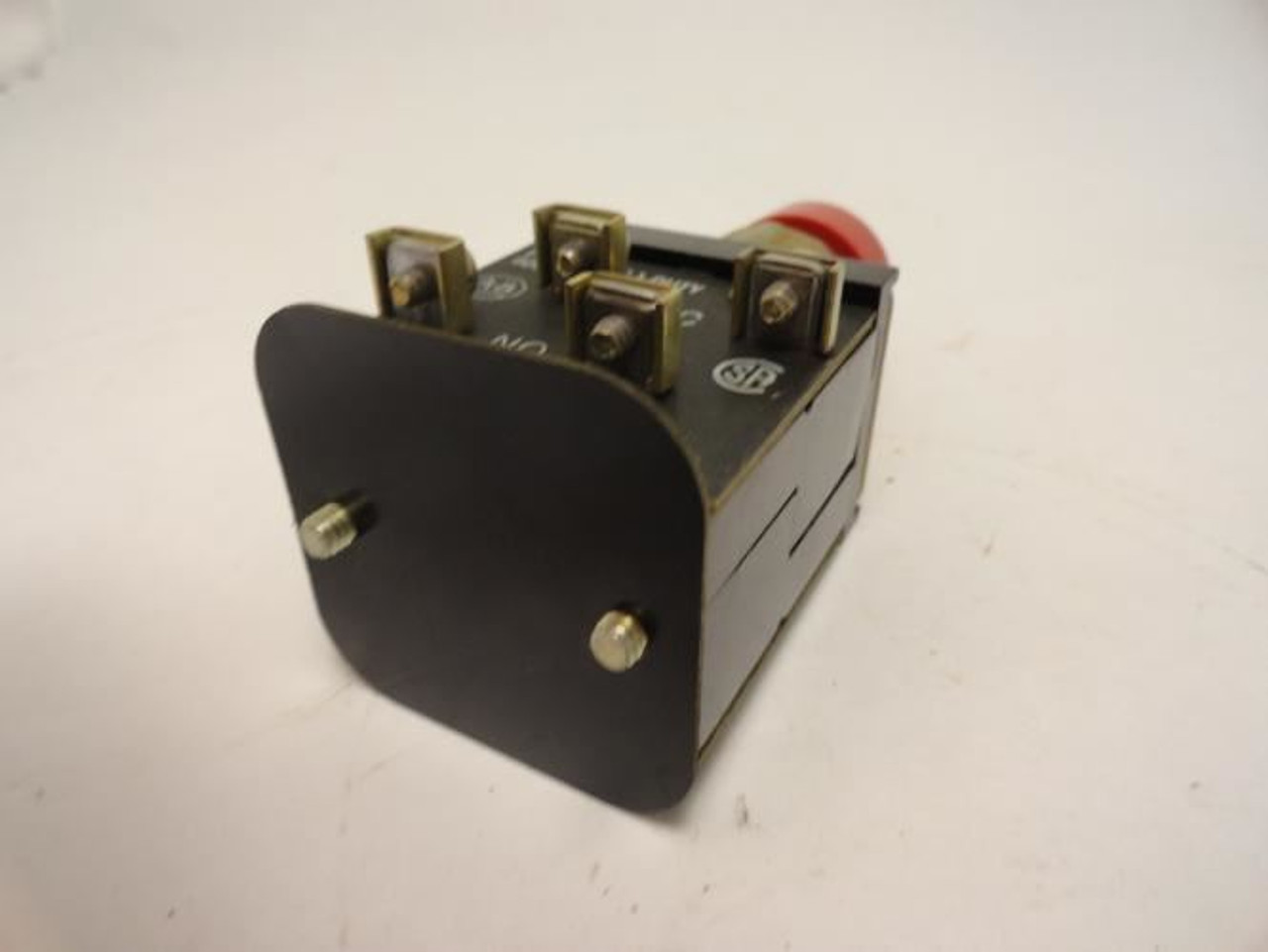 Allen-Bradley 800H-BK6A; Pushbutton Swith 600VAC