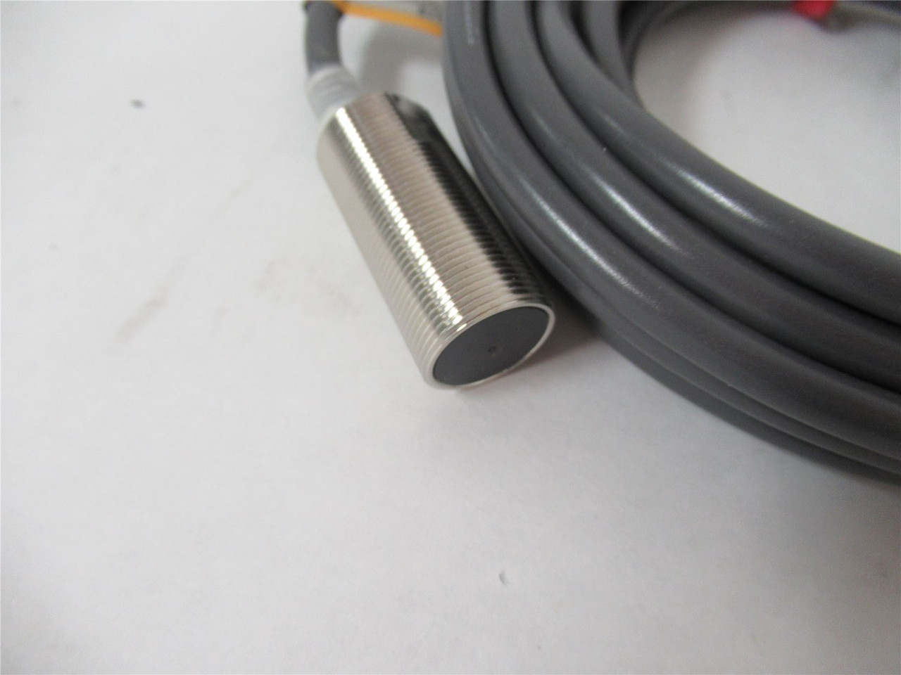 Omron E2E-X5Y1-US; Proximity Sensor Plastic M18 5 MM AC2W-NO