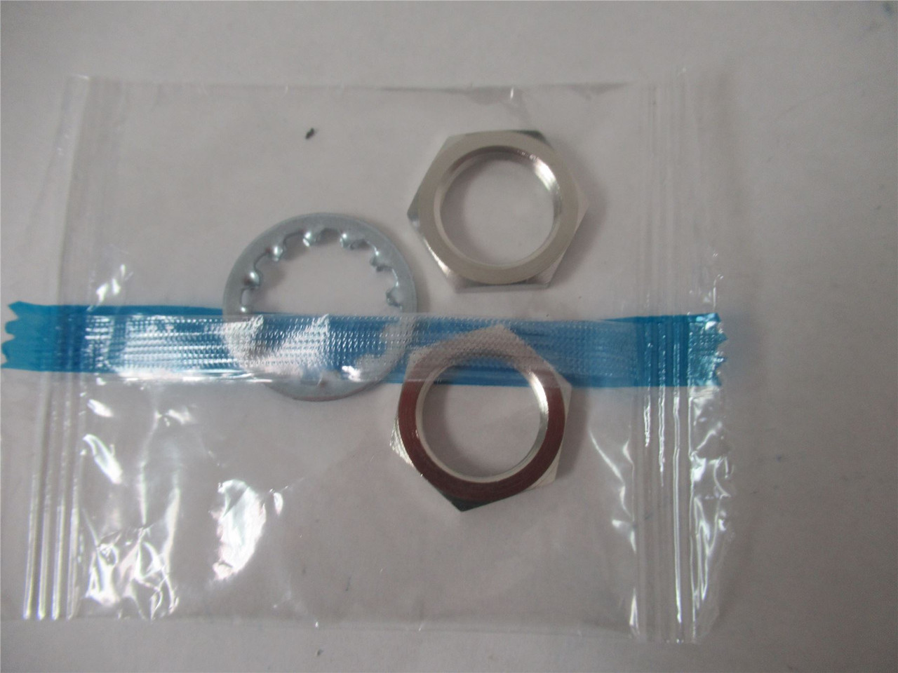 Omron E2E-X5Y1-US; Proximity Sensor Plastic M18 5 MM AC2W-NO