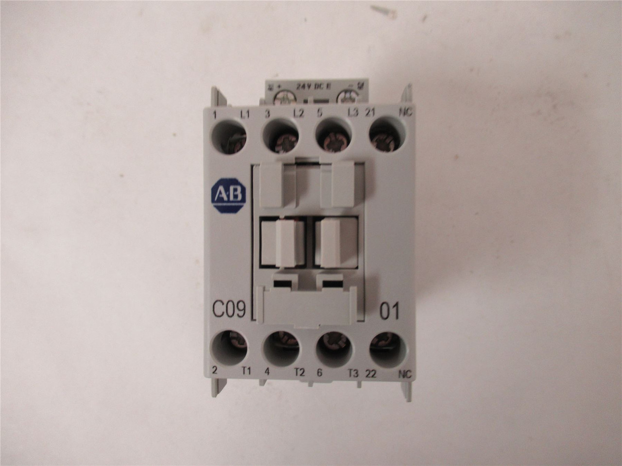 Allen-Bradley 100-C09EJ01; Contactor 9A 3P Coil 24VDC