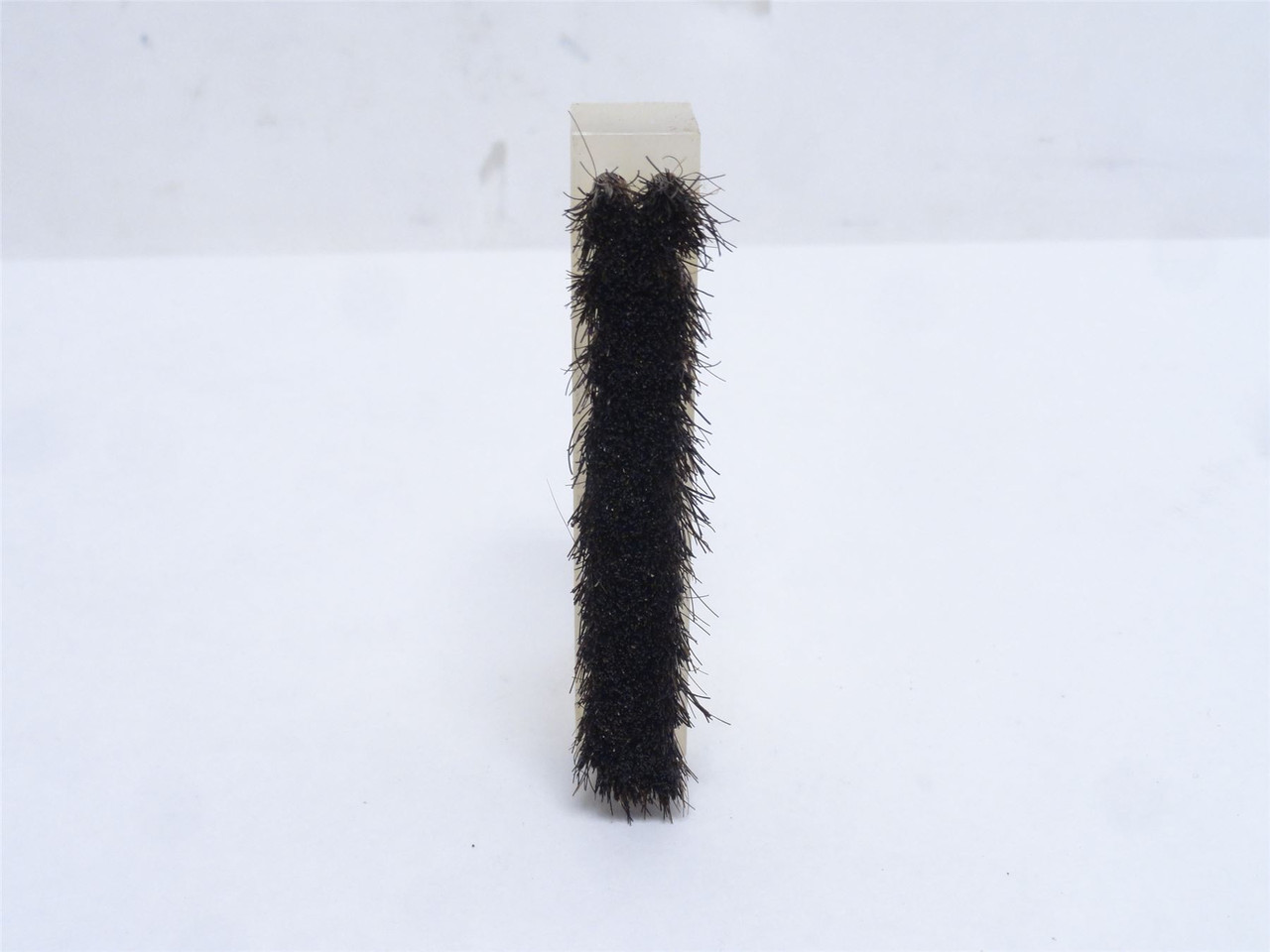 Cryovac FUR16576; UZUSHIO Brush; 3-3/8" Long x 2" Tall