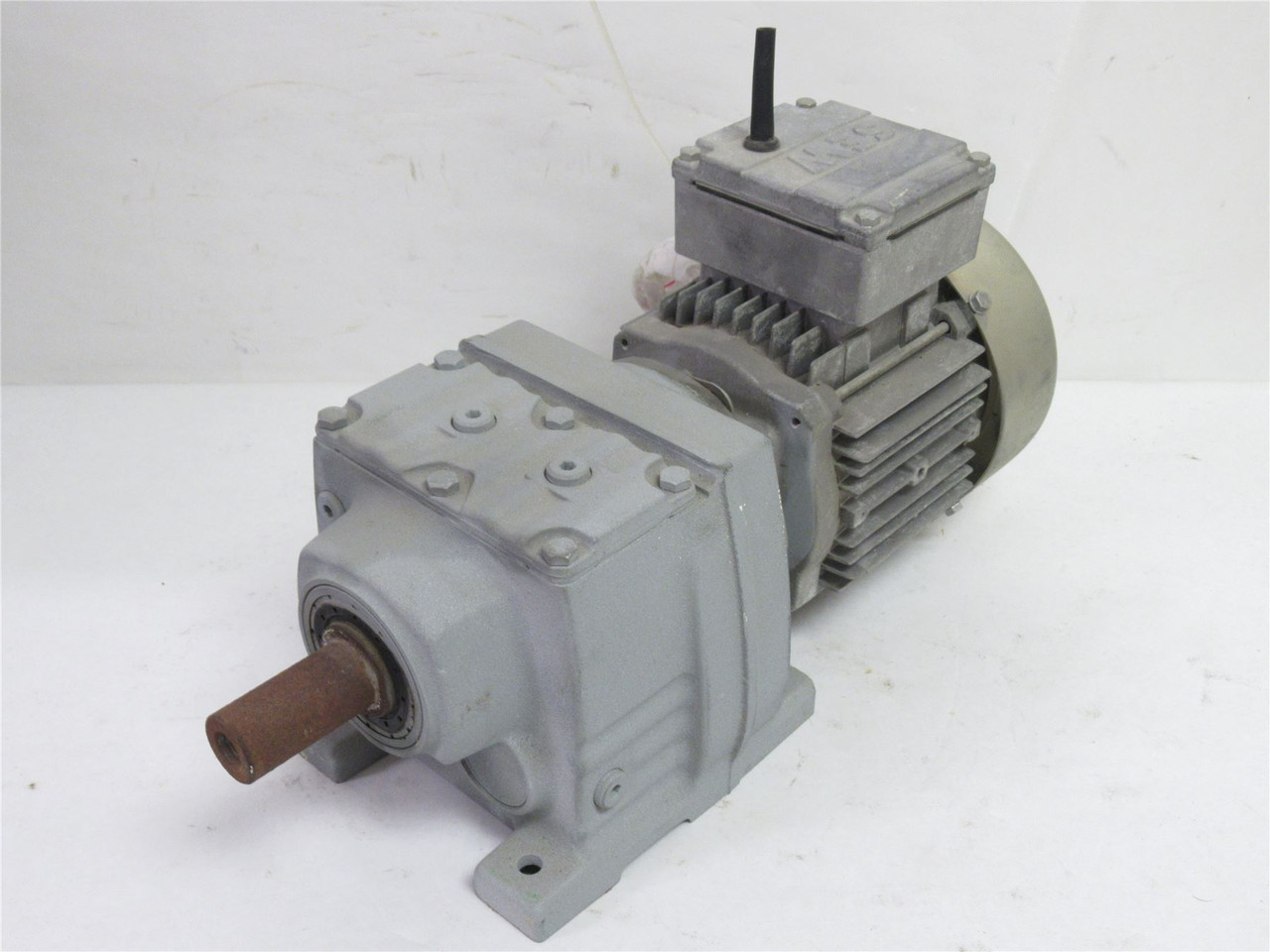 SEW-Eurodrive R37 DT71D4; Gearmotor; 0.37kW; 240/460V; 3Ph