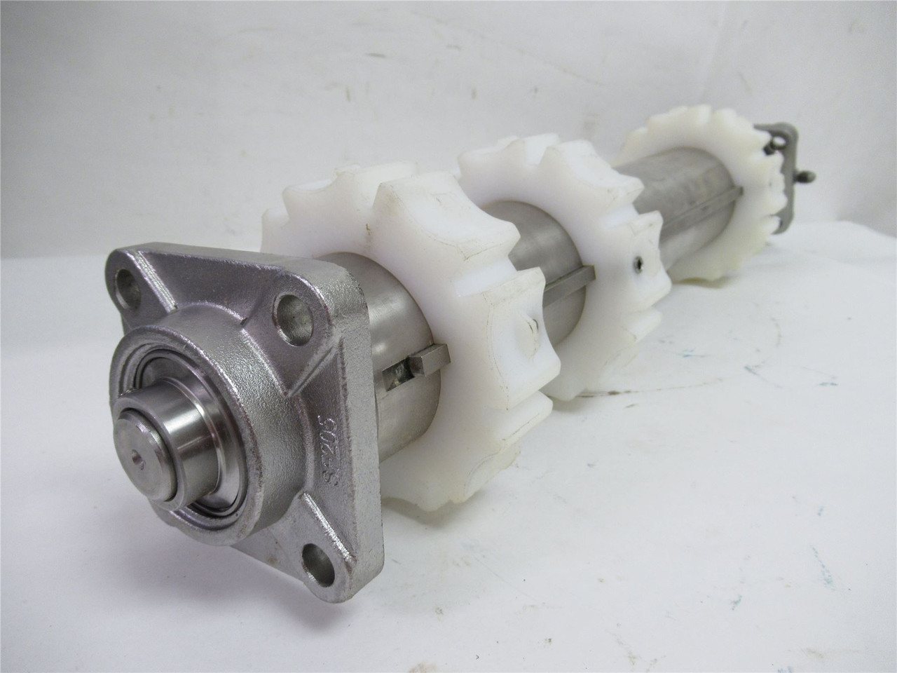 MFG- TR-28-18-03-SS-FB; Tech Roller; 18"W