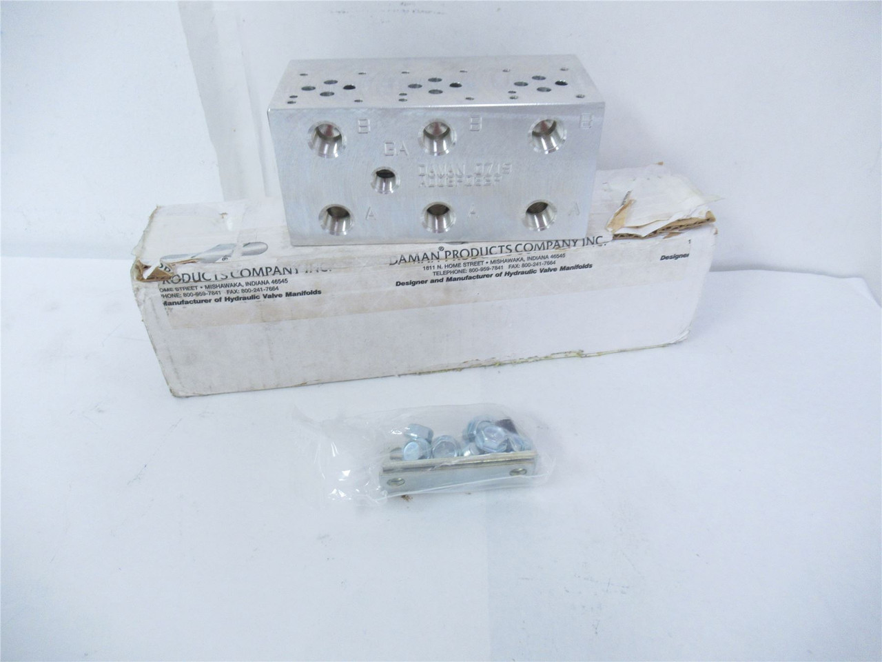 Daman AD03P032P; Hydraulic Manifold 3 Station 2.125" Spacing