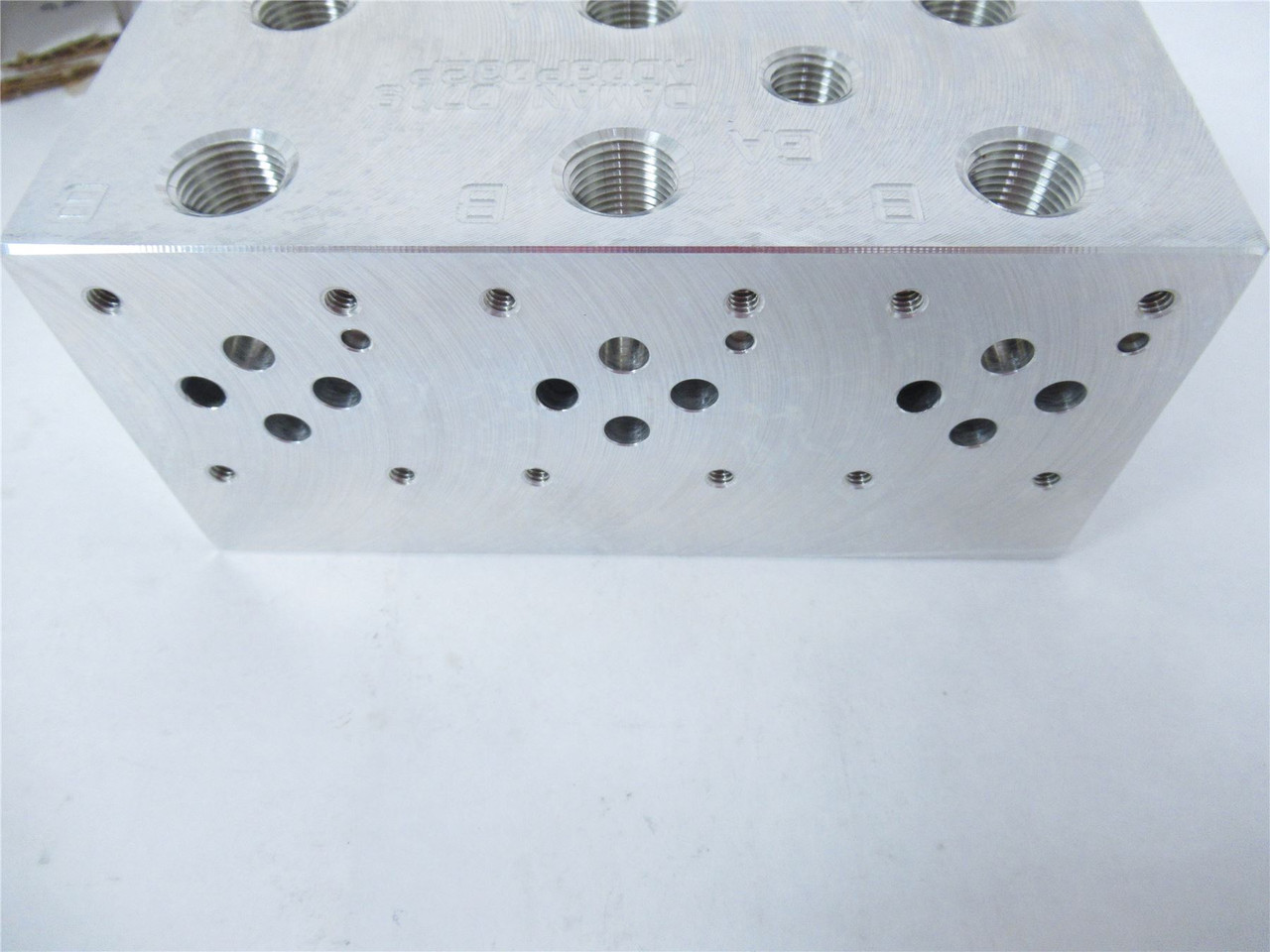 Daman AD03P032P; Hydraulic Manifold 3 Station 2.125" Spacing