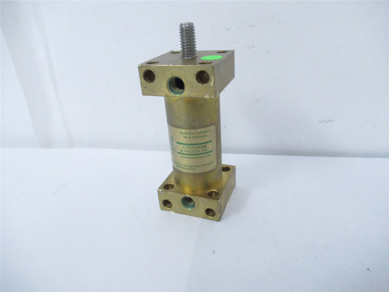 Cylinder and Valves UC11001; Pneumatic Cylinder 1 1/8" Bore