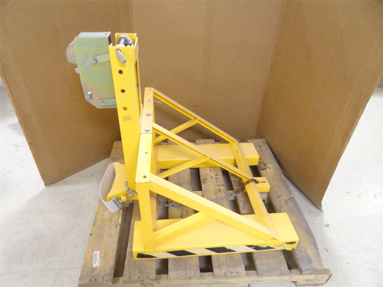 ULine H-7170; Universal Drum Grabber; 35; 55; 85 Drum Capacity