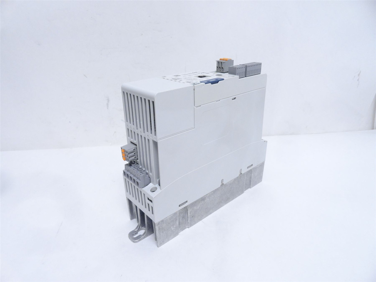 Lenze E84AVSCE5514SXO; SMV Drive; 1.5HP; 400/500VAC; 2.5/2 Amp