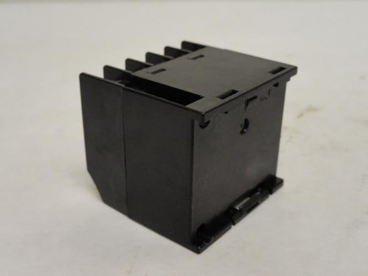 Moeller DIL05R40-G; Terminal Block 24VDC MISSING SCREW