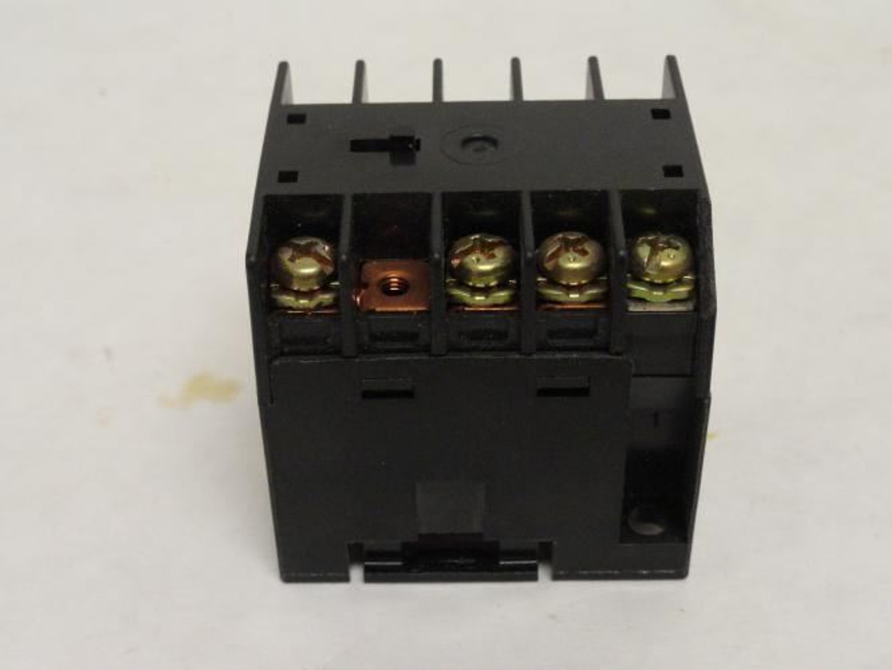 Moeller DIL05R40-G; Terminal Block 24VDC MISSING SCREW